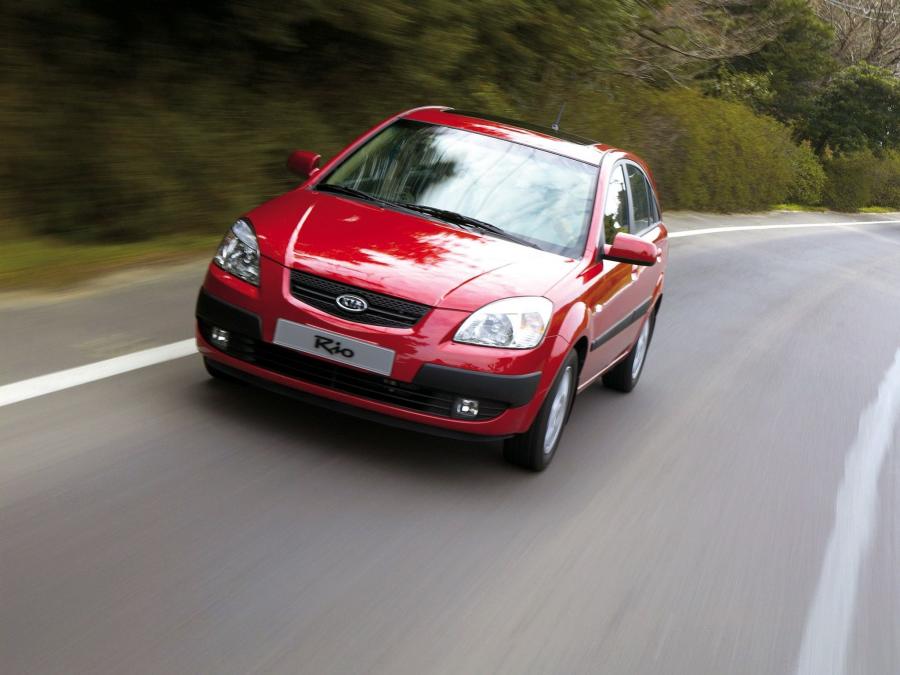  Kia Rio Hatchback 2005 года  (фото 34 из 39)